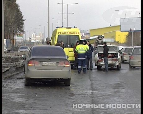 Серьезное ДТП на объездной дороге в Екатеринбурге: иномарка влетела в «семерку», оснащенную газовым баллоном. Пострадали пять человек, в том числе ребенок